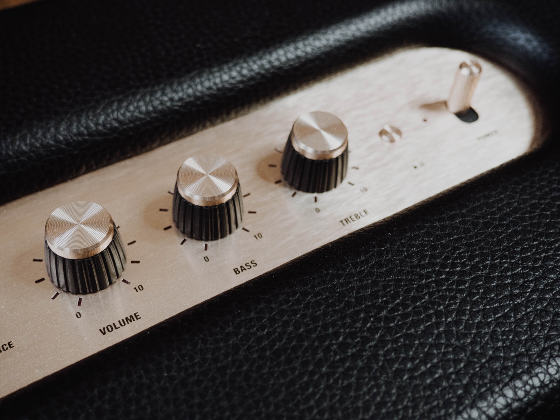 The Ideal Wattage for Your Bass Amp: Experts Guide