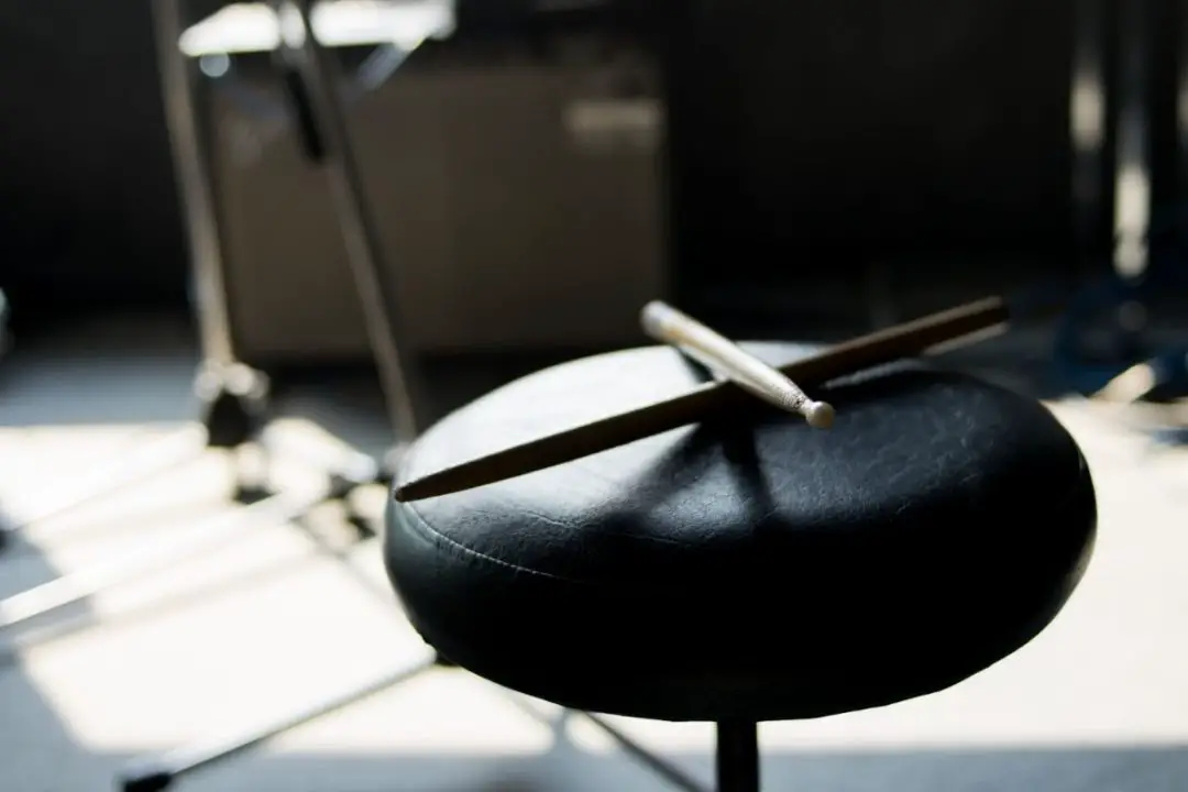 The Six Best Drum Thrones for Comfort