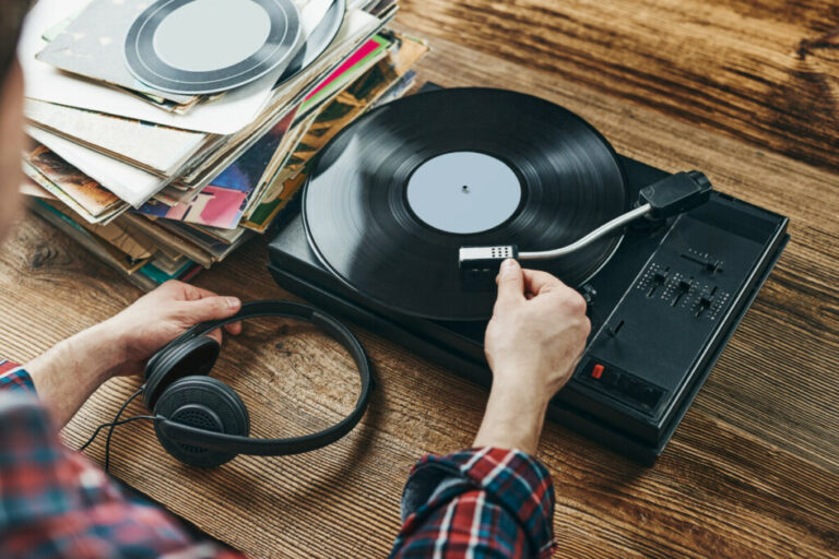 Turntable vs Record Player – How Do They Differ? What Should You Buy?