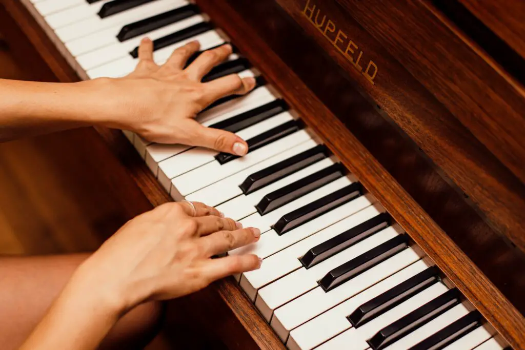 Do you need long fingers to play the piano