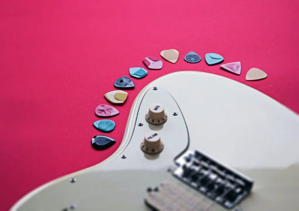 types of guitar picks - intro image