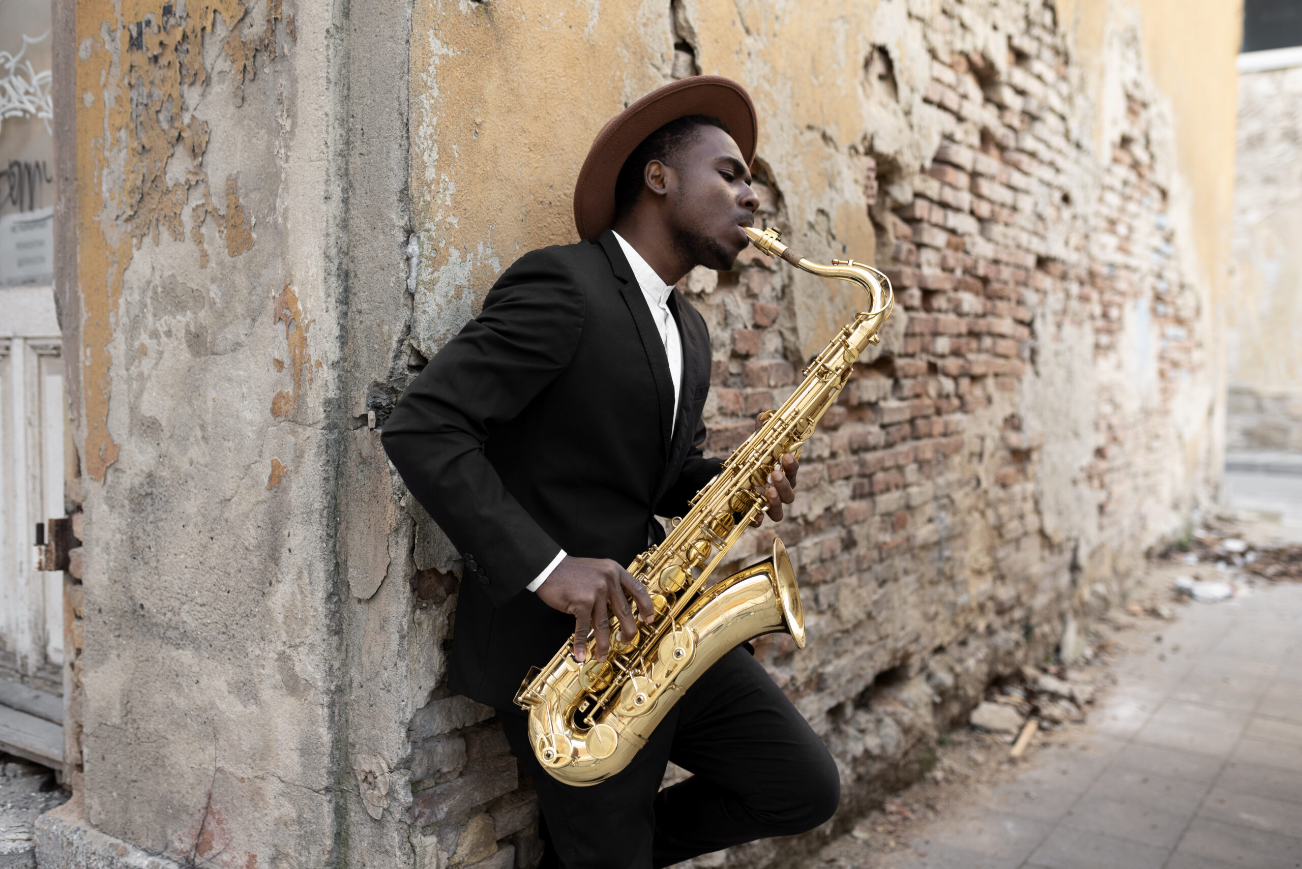 alto vs tenor saxophones