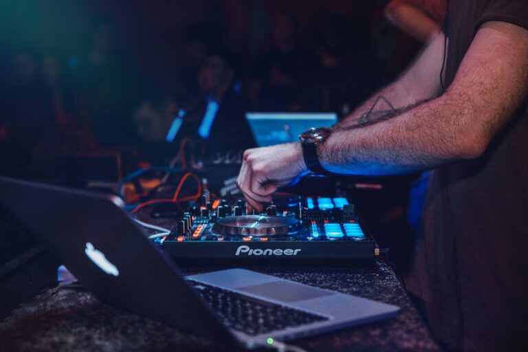 What Are The Best Laptops For DJs?